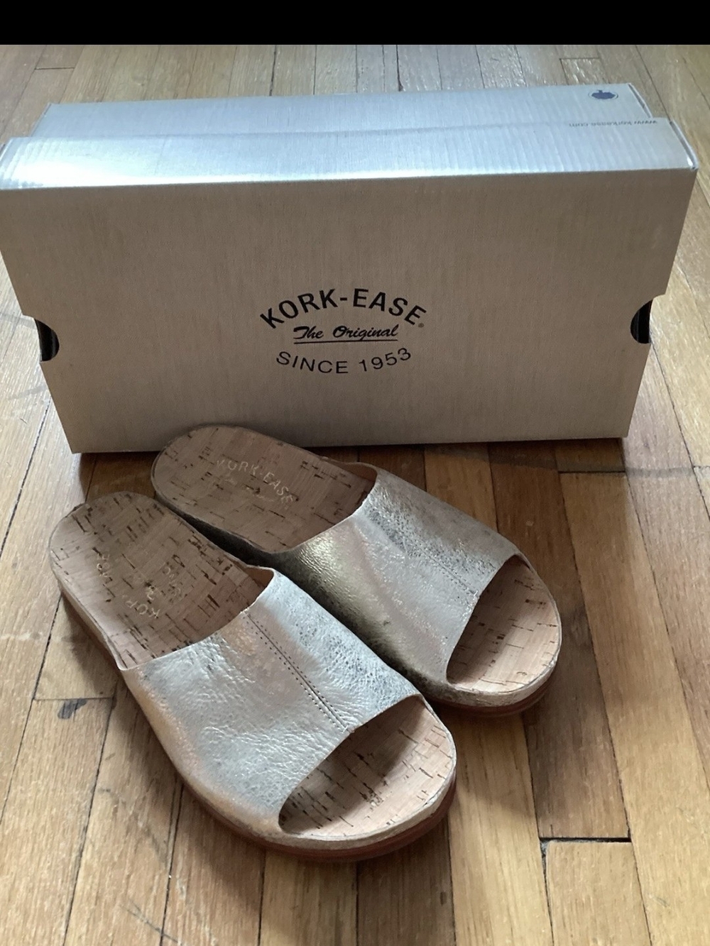 NIB KORK-EASE Since 1953 Ladies Size 6 Gold Metallic Tutsi Slip-On Sandals,MINT